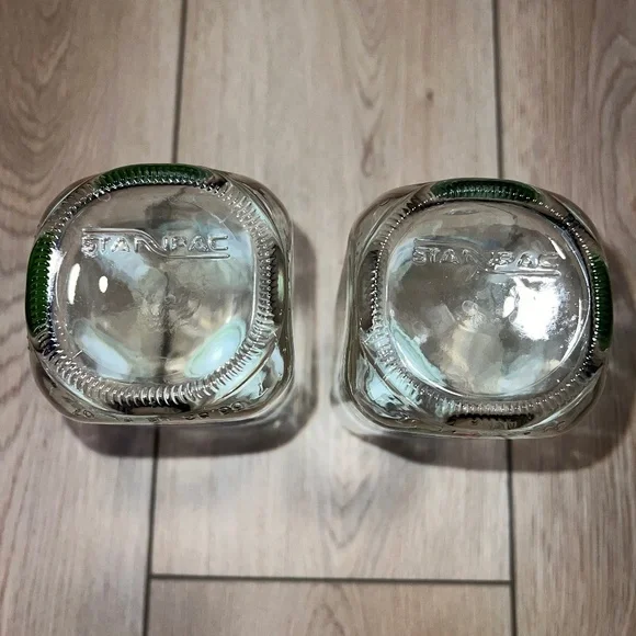 🛍️ 3 for $20 🛍️ - Set of 2 Steam Whistle Brewery Milk Jugs With White Caps - Picture 3 of 4